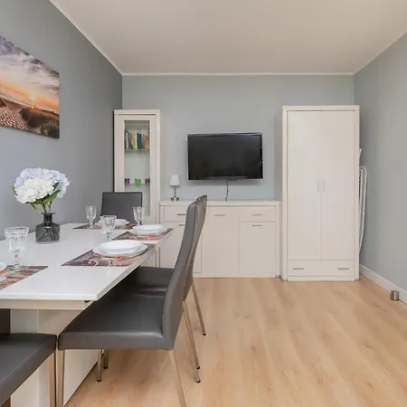 Unique With A Balcony In By Renters Apartament *