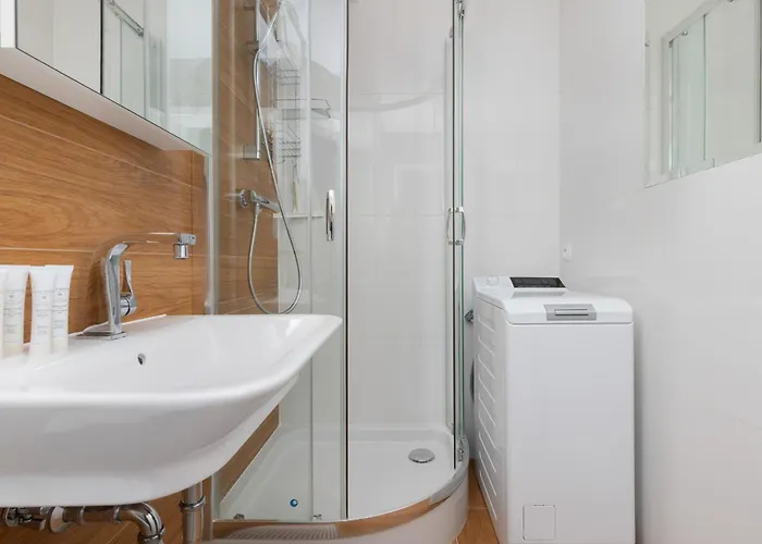 Unique With A Balcony In By Rent Like דירה סופוט